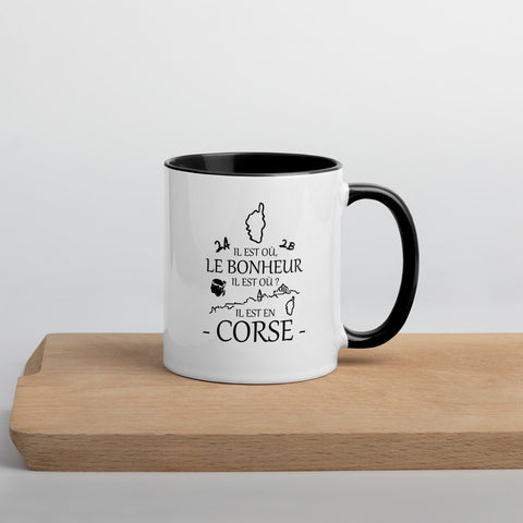 Il est où le bonheur, il est où ? Il est en Corse - Tasse Mug de couleur - Ici & Là - T-shirts & Souvenirs de chez toi
