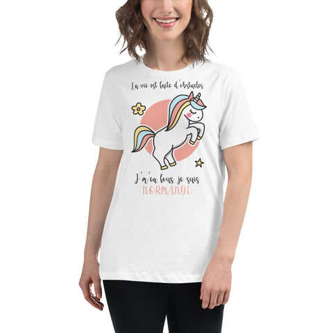 J'm'en fous je suis Normande - T-shirt décontracté femme - Ici & Là - T-shirts & Souvenirs de chez toi